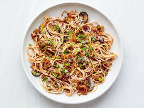 Pasta with Caramelized Onions and Mushrooms